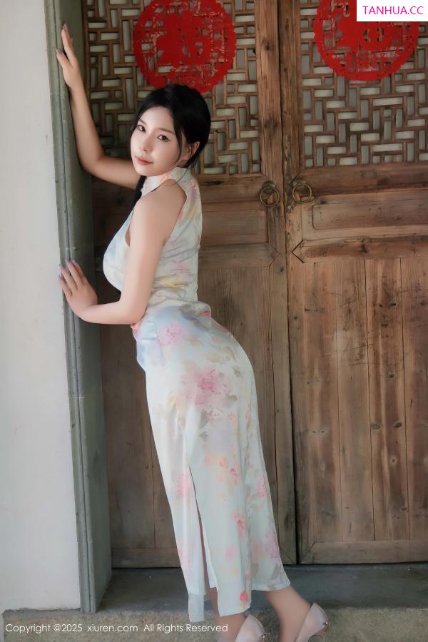   [XiuRen]高清写真图 2025.02.17 No.9893 麦田 丝袜美腿第22张图片
